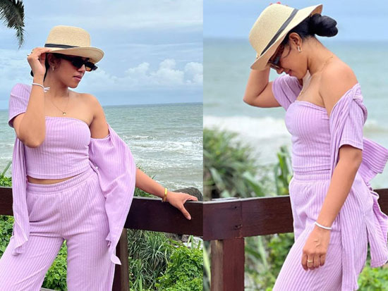 Mesmerising Poses Of Mirnalini Ravi